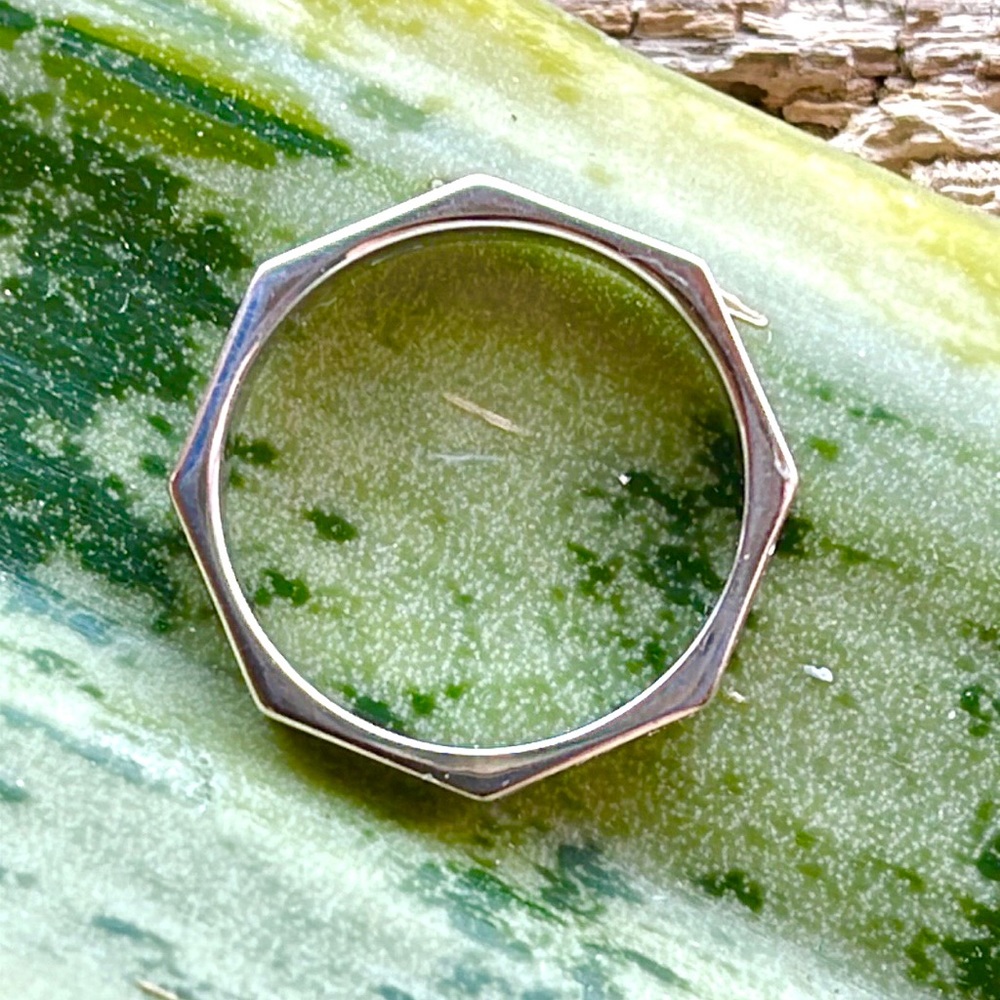 18k GUCCI Diamond Ring - Picture 4 of 15